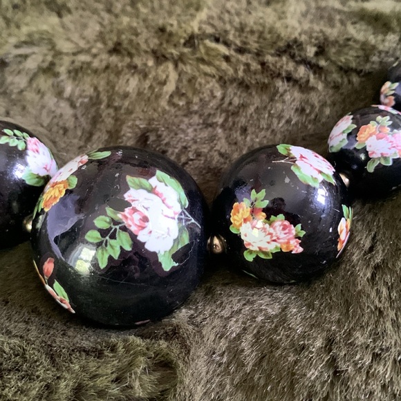 Chunky Rose Beed Necklace - Picture 3 of 6